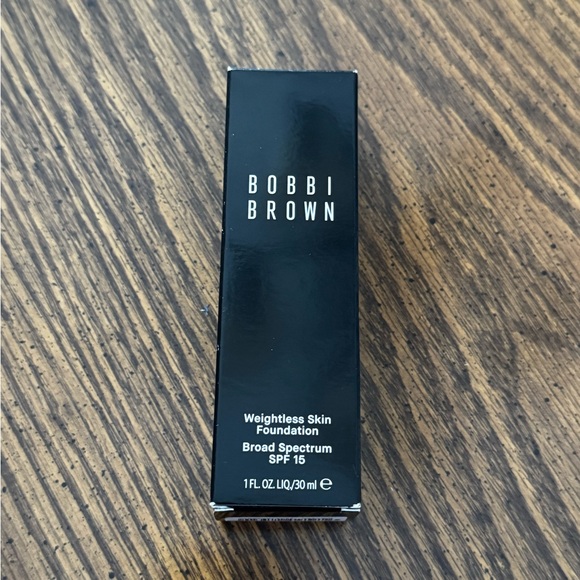 Brand New Bobbi Brown Weightless Skin Foundation with SPF 15 Shade Golden NWT - Picture 6 of 9